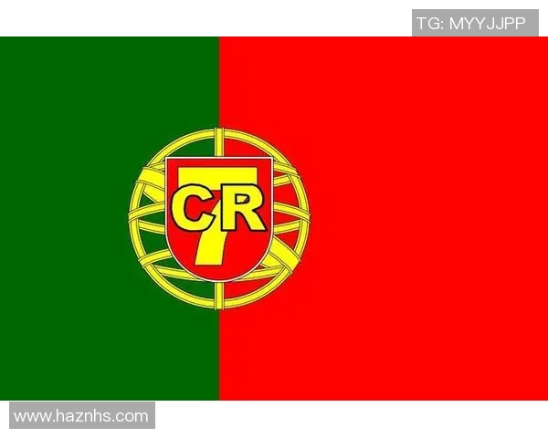 身披国旗的足球明星展现国家荣光与体育精神的完美结合